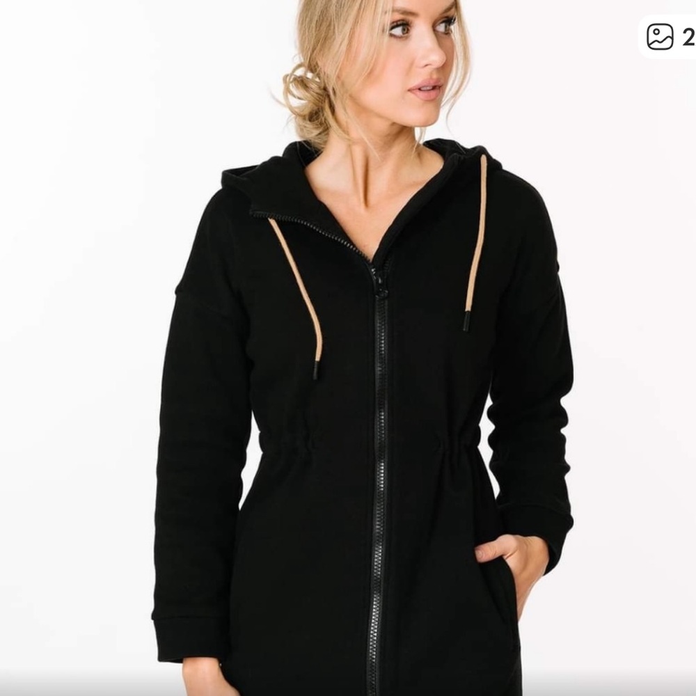 ZYIA Black Long Hoodie Sweatshirt